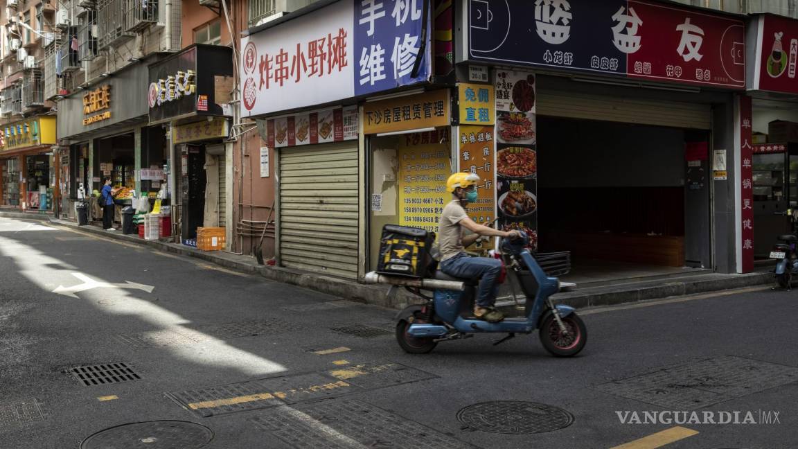 China ‘enferma’ economía en lucha contra COVID-19; estallan protestas por restricciones