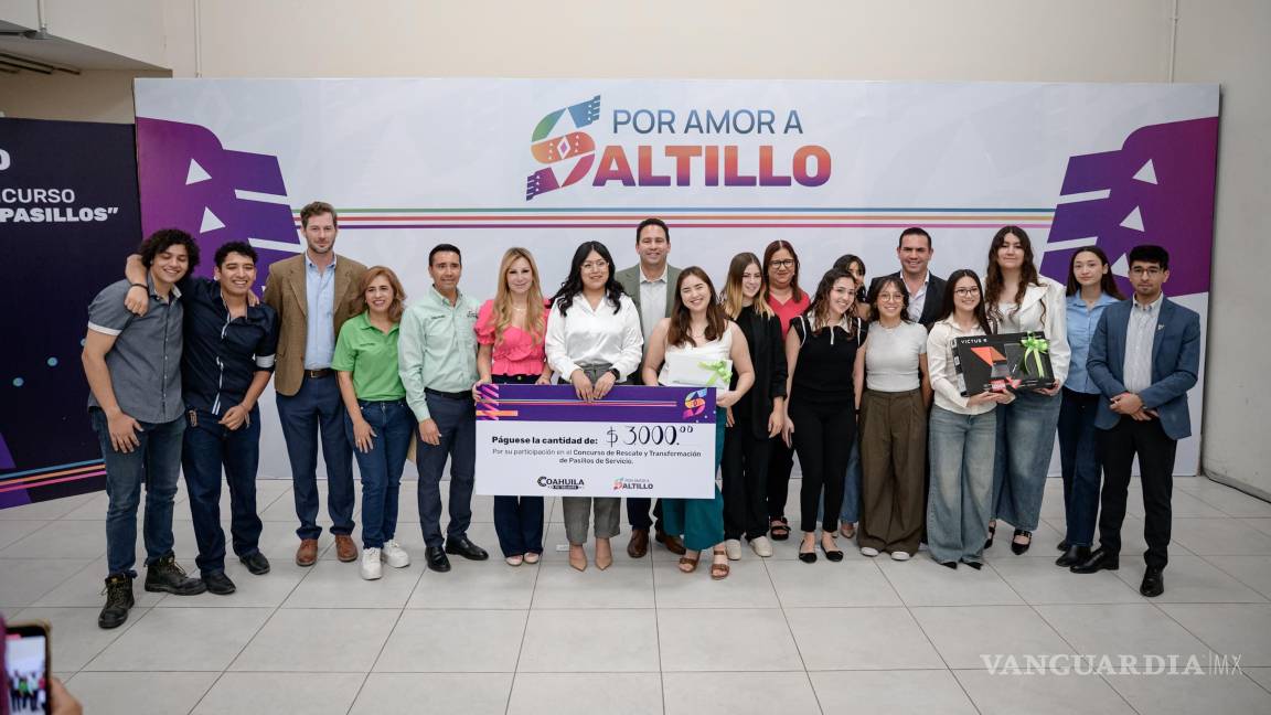 Premia Javier Díaz a ganadores del concurso para recuperar callejones de Saltillo
