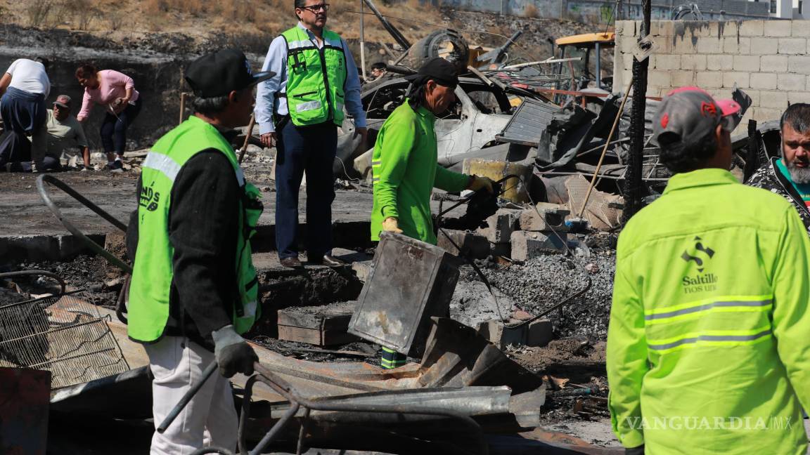 $!Más de 100 trabajadores del Municipio apoyaron en la limpieza del lugar.