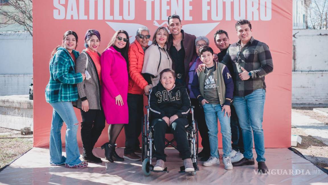 $!Familiares y amigos acompañaron al aspirante a la Alcaldía de Saltillo.