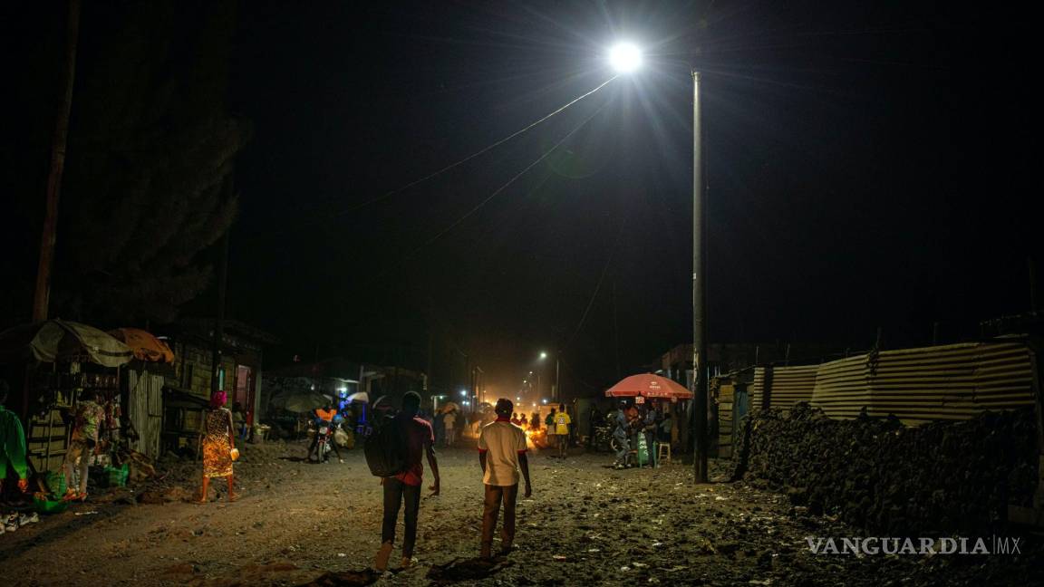 $!Farolas alimentadas por Nuru en Goma, República Democrática del Congo. Nuru, que construye microrredes alimentadas por energía solar,.