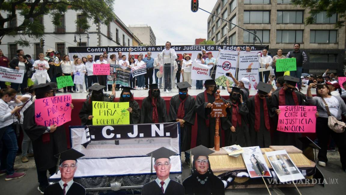 $!Defiende AMLO manifestación con ataúdes contra ministros de la Suprema Corte