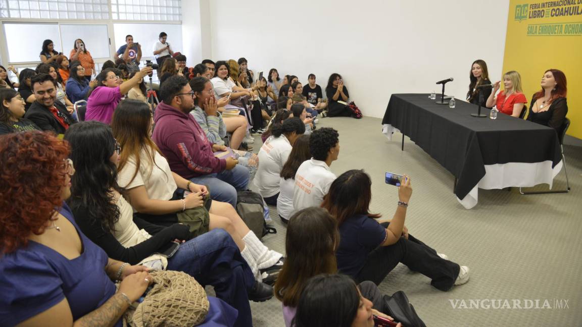 Booktokers revientan su presentación en la Feria del Libro