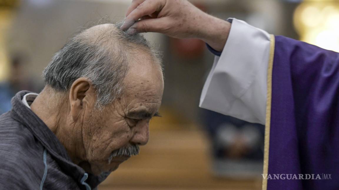 $!La mayoría de quienes acuden a tomar ceniza, son personas adultas.