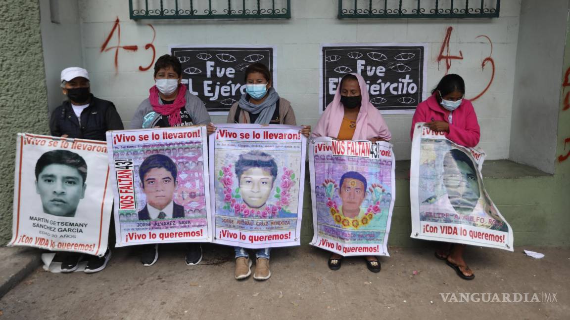 Denuncian ante FGR a juez que absolvió a implicados en caso Ayotzinapa