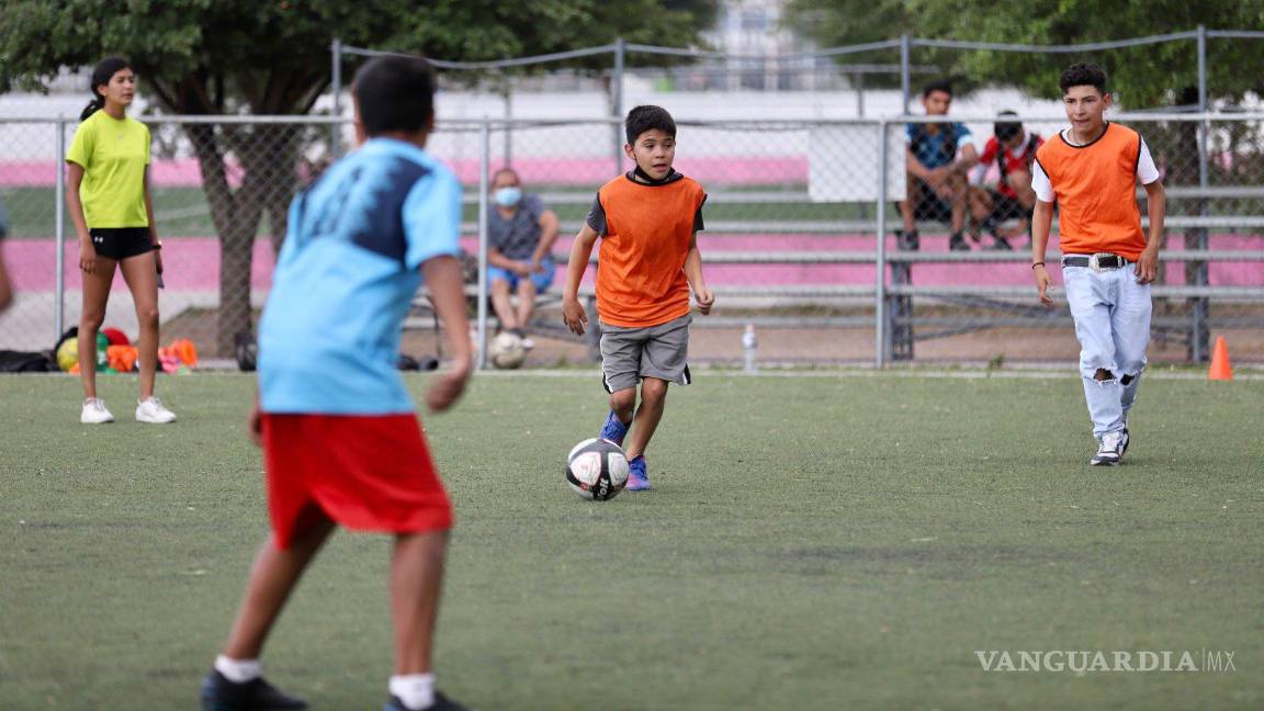 $!Futbol, tochito “bandera”, beisbol, softbol, box y natación es lo que los saltillenses pueden practicar en las instalaciones municipales.