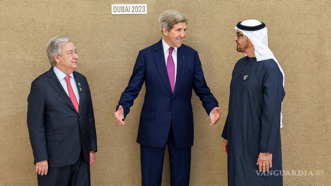 $!António Guterres, John Kerry y a Mohamed bin Zayed Al Nahyan, presidente de los Emiratos Árabes Unidos y gobernante de Abu Dabi en Dubai.