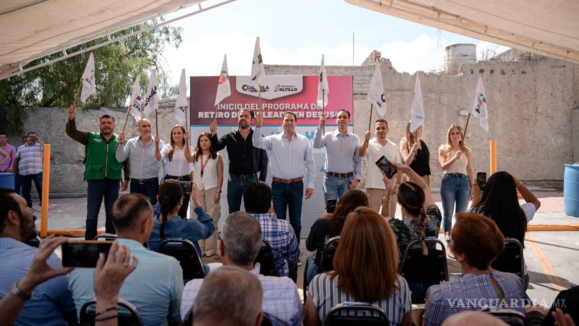 $!Comerciantes y vecinos participaron en el inicio del programa de limpieza aérea.