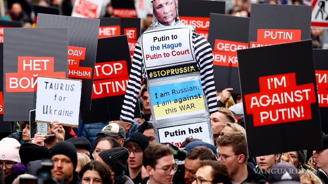 $!La gente asiste a una manifestación contra la guerra en Berlín, Alemania, el 17 de noviembre de 2024.