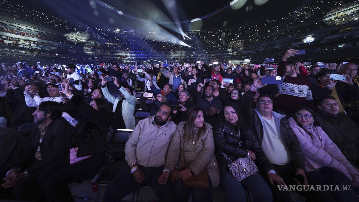 82 mil fans se rinden y se embelesan ante los Bukis en el Estadio Azteca