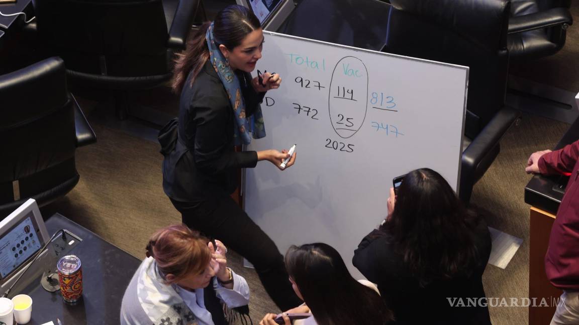 $!Durante la sesión, hubo legisladores que bromearon diciendo que estaban listos para irse a la Lotería Nacional.