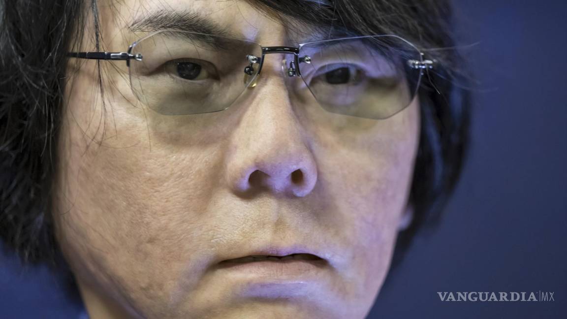 $!Geminoid, un robot humanoide ultrarrealista fabricado en Japón, es presentado durante una conferencia de prensa en Ginebra, Suiza.