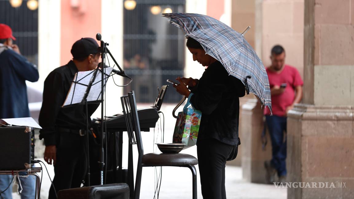 $!En la Zona Centro, los ciudadanos continuaban con su vida normal.