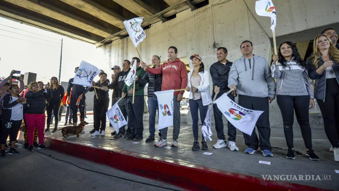 $!El presidente municipal, Javier Díaz González, dio inicio a la ruta recreativa en el cruce del bulevar Venustiano Carranza con el Periférico Luis Echeverría.