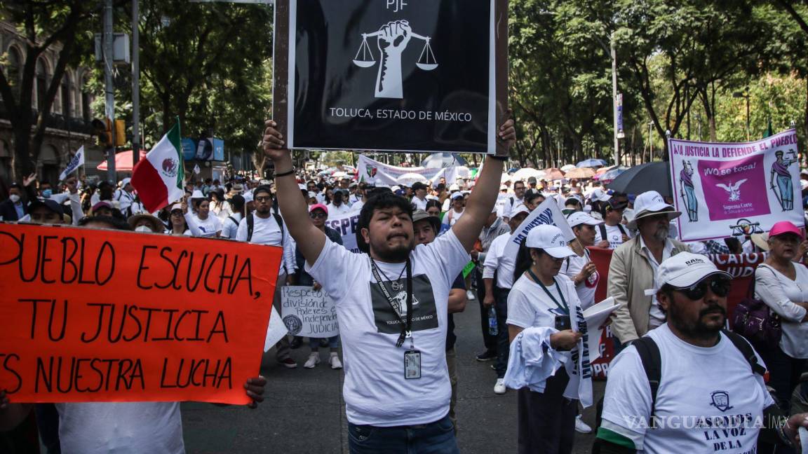 Trabajadores del Poder Judicial marchan contra extinción de 13 fideicomisos