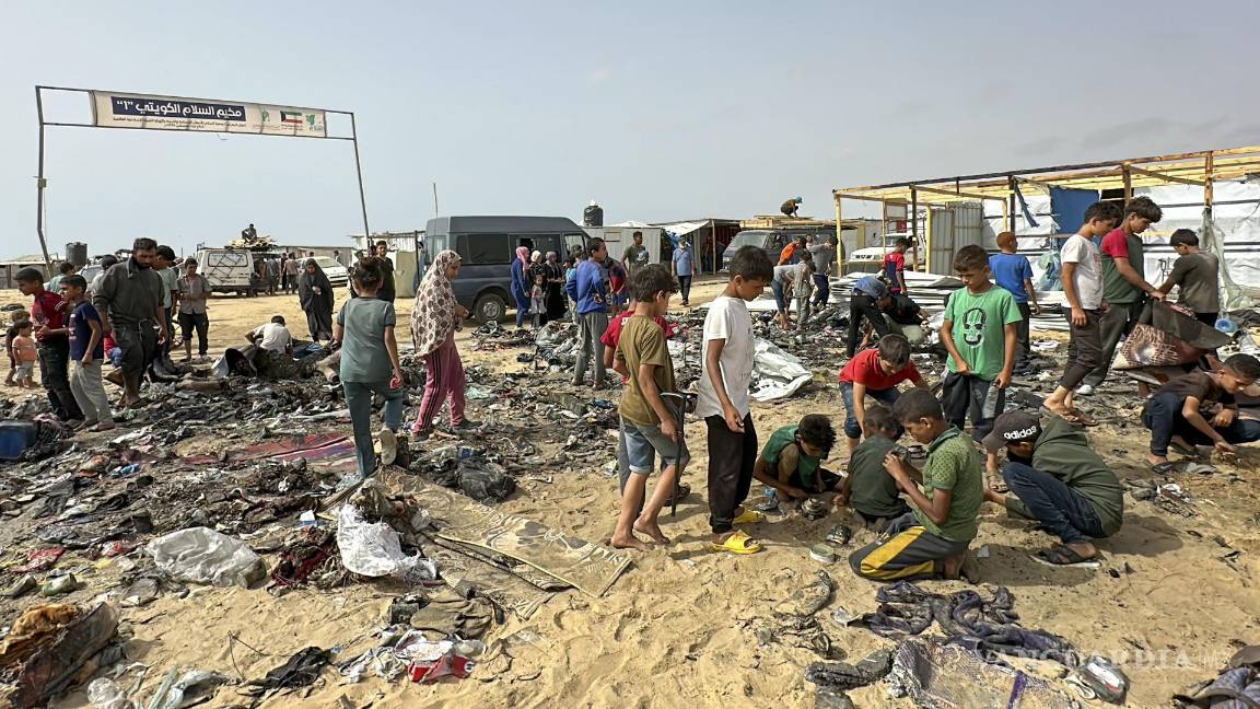 $!Este lunes, el lugar del ataque aún era inspeccionado por numerosos palestinos.