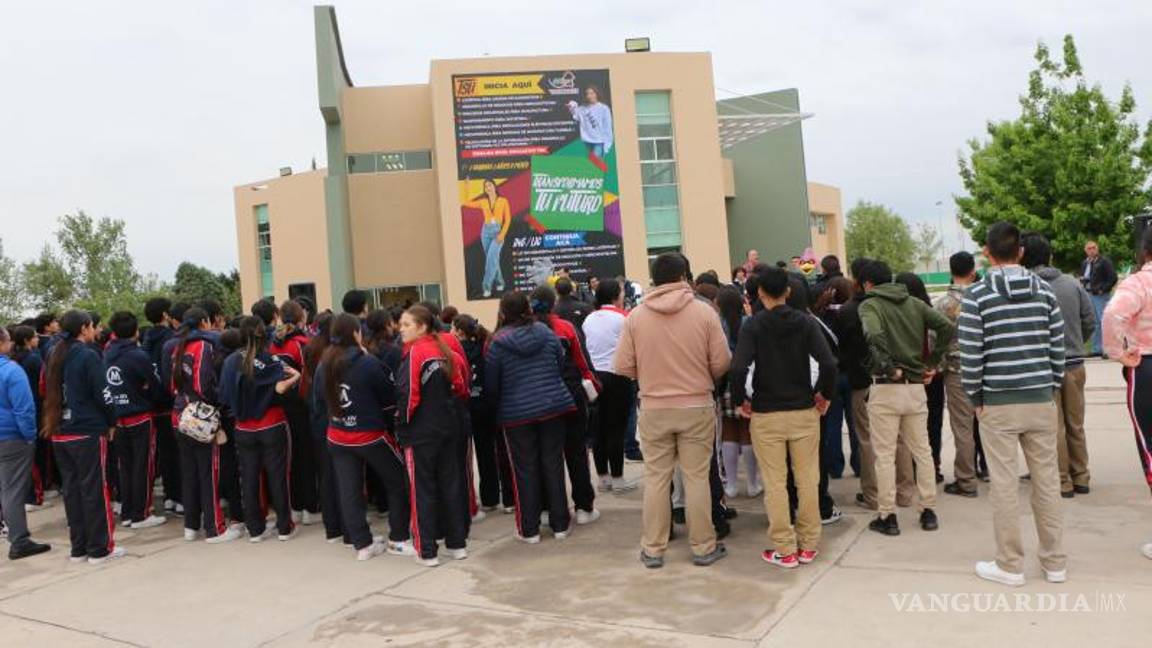 $!Preparatorianos de ocho municipios, cuando menos, tienen aquí una opción de estudio.