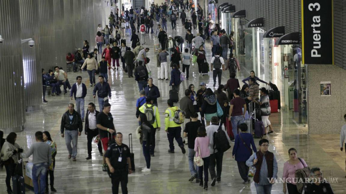 Boletos de avión se abaratan por primera vez en año y medio