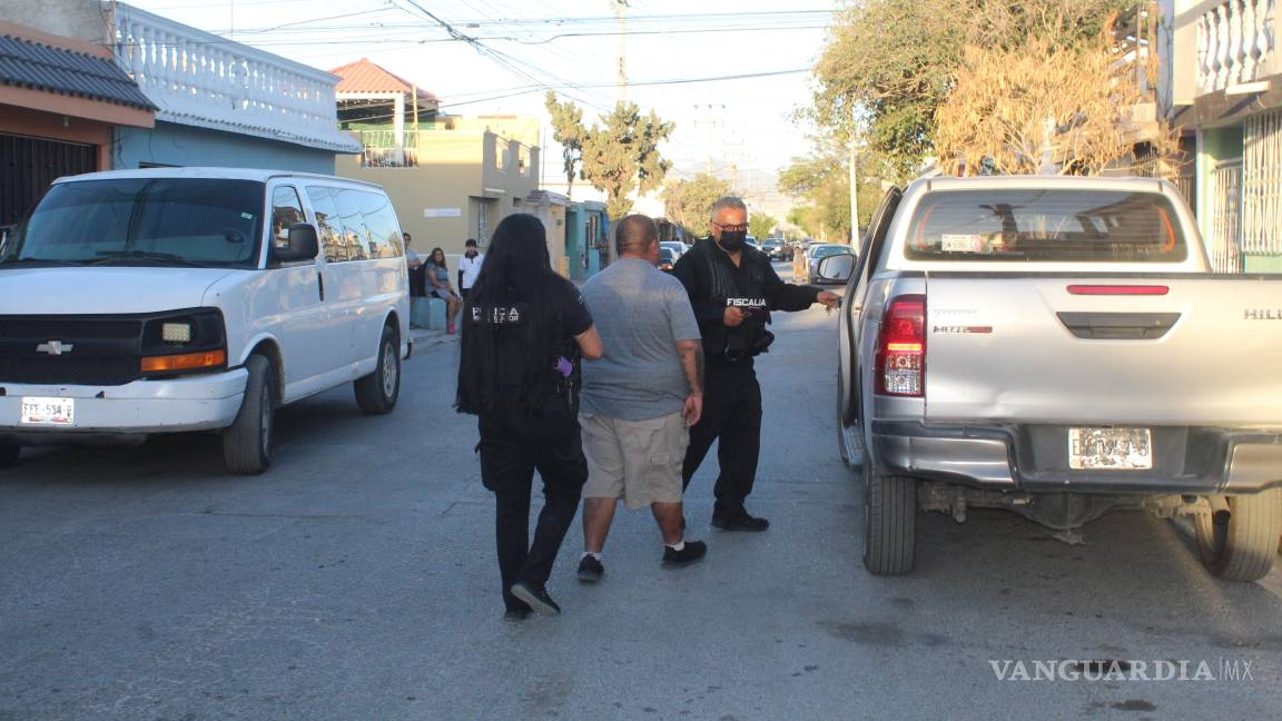 Cateo en negocio de Saltillo resulta en decomiso de armas y metanfetaminas