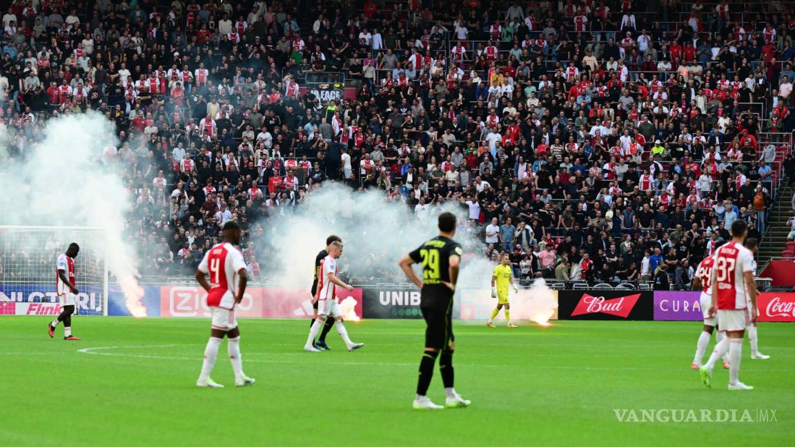 Duelo suspendido entre Ajax y Feyenoord, donde Santi Giménez anotó un doblete, se reanudará este miércoles