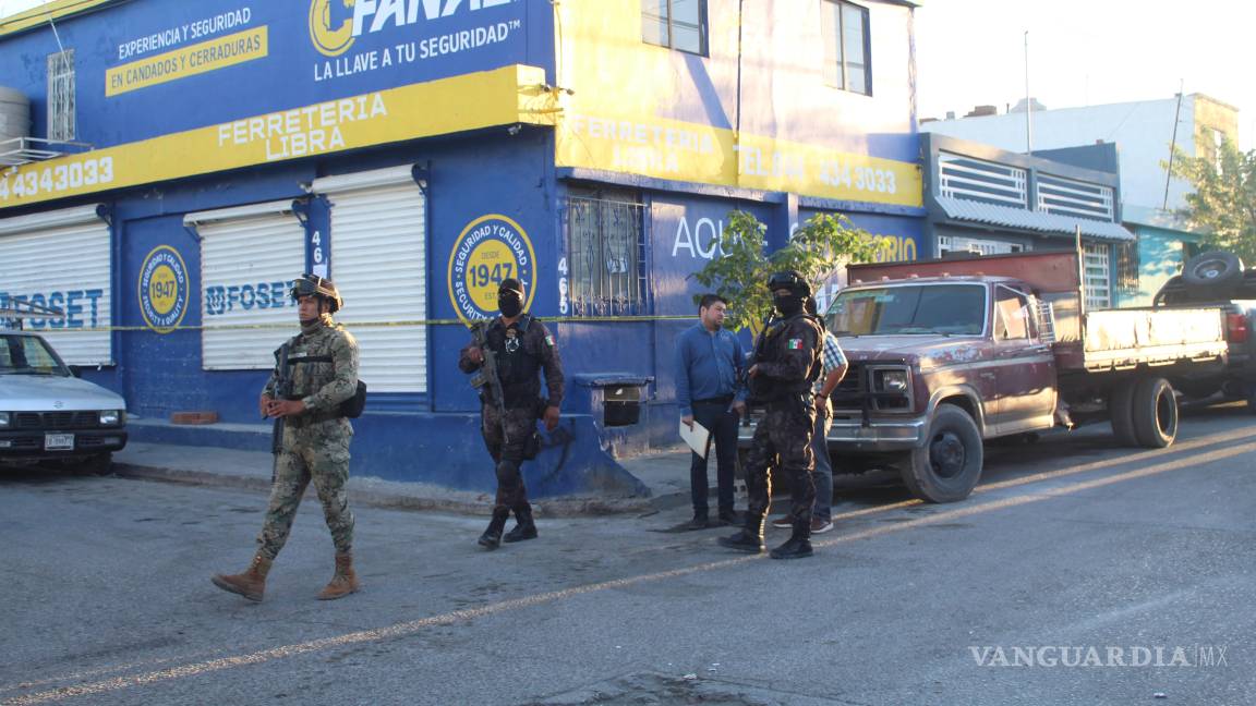 Cateo en negocio de Saltillo resulta en decomiso de armas y metanfetaminas