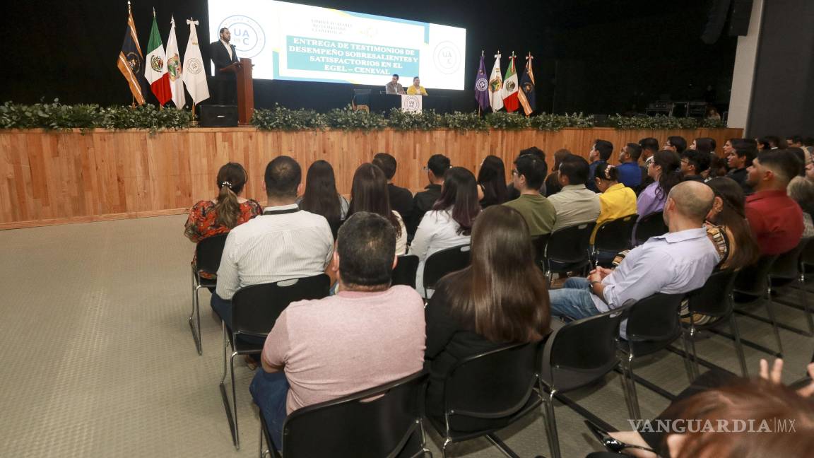 $!Fueron un total de 354 los egresados de la UAdeC quienes recibieron un reconocimiento por sus resultados sobresalientes y satisfactorios en el examen EGEL.
