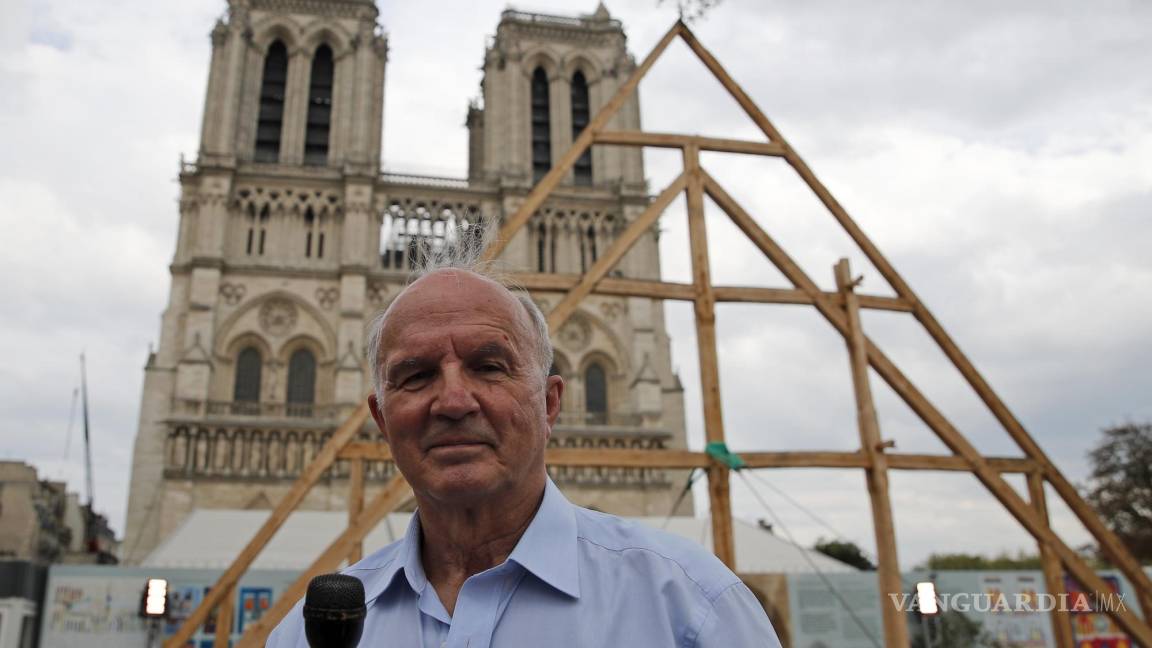¿Por qué había un militar católico a cargo de la reconstrucción de Notre Dame?