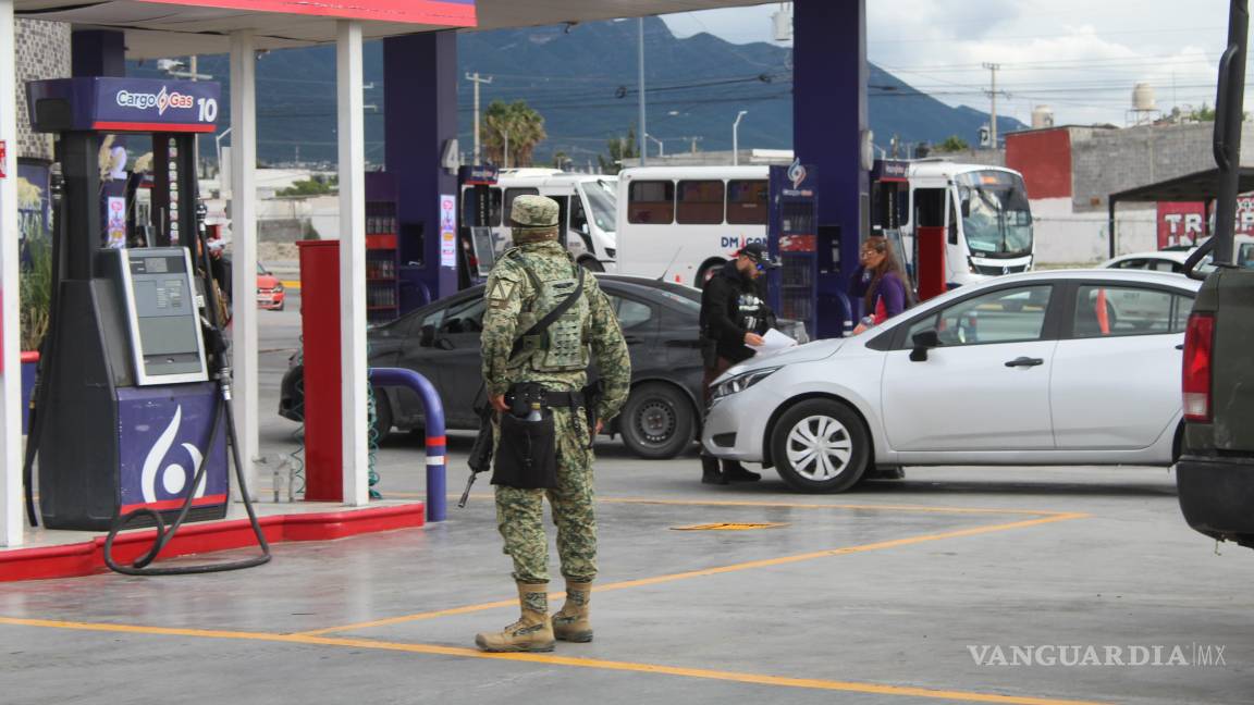 Realizan cateos simultáneos en tres gasolineras de Saltillo