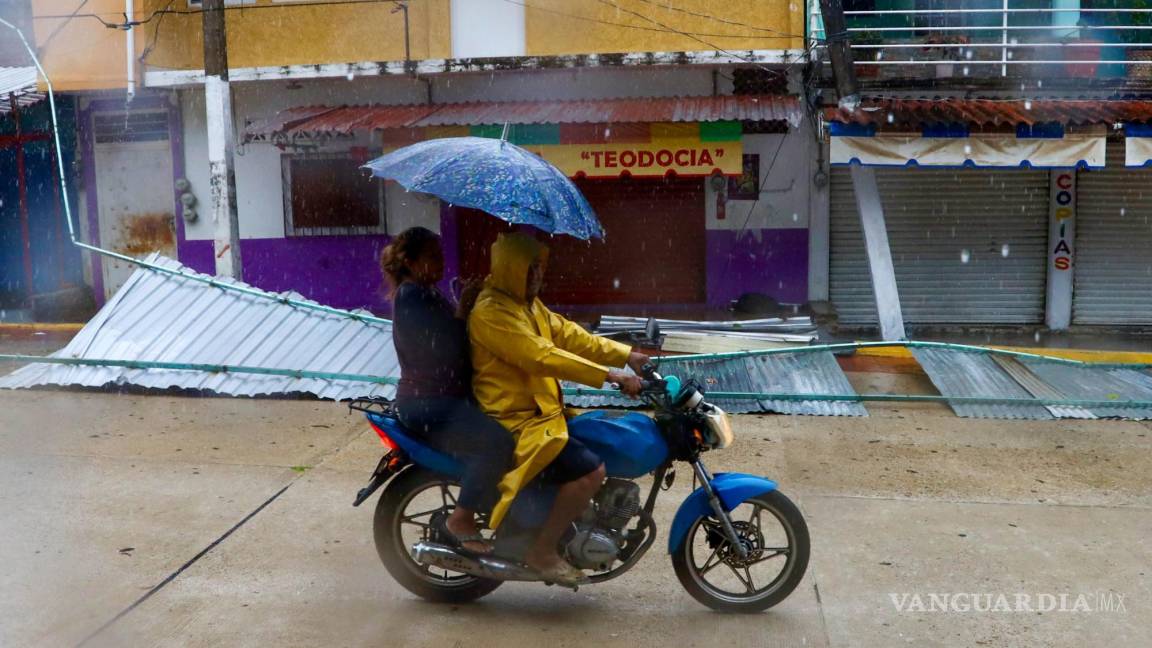 Huracán John deja más de 98 mil usuarios sin electricidad en Guerrero; CFE restablece el 35%