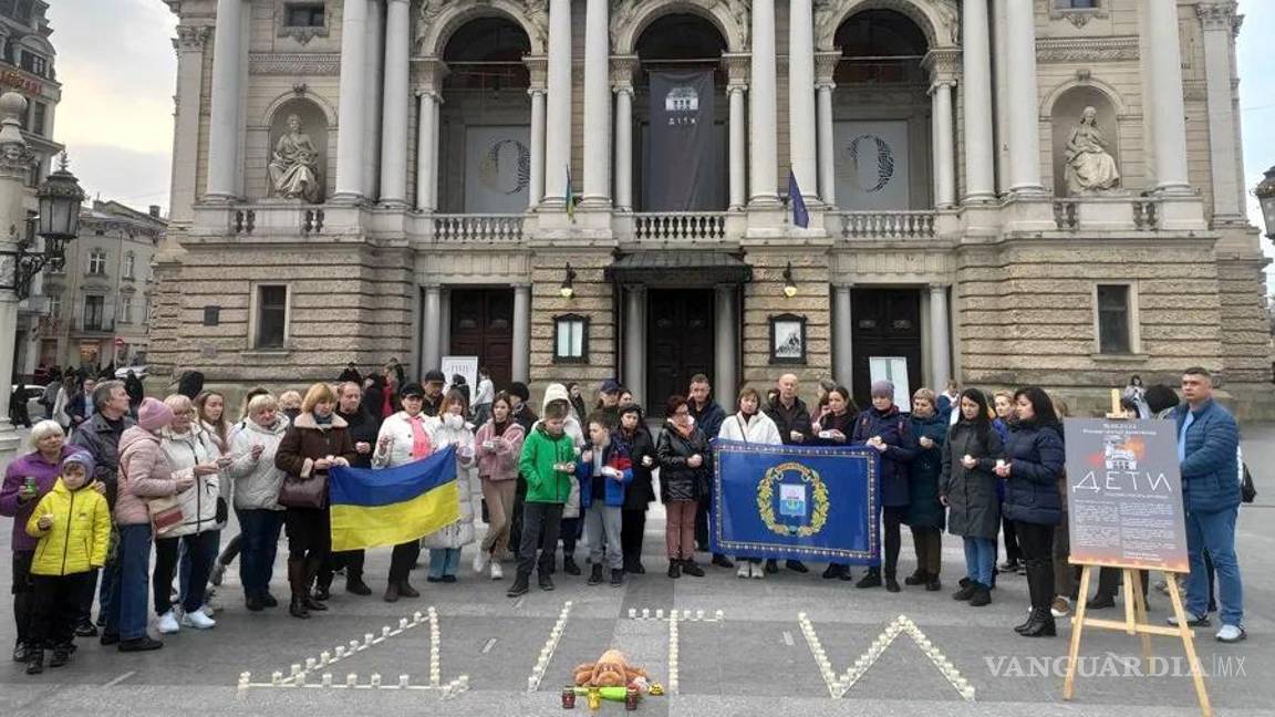 $!En la imagen, un homenaje a las víctimas del bombardeo ruso del Teatro Dramático de Mariúpol, en la región oriental de Donetsk.