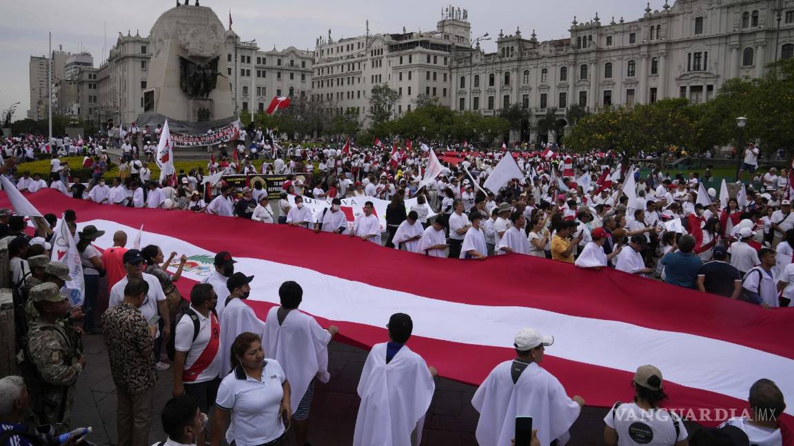 Perú: afines al Gobierno se manifiestan por la paz
