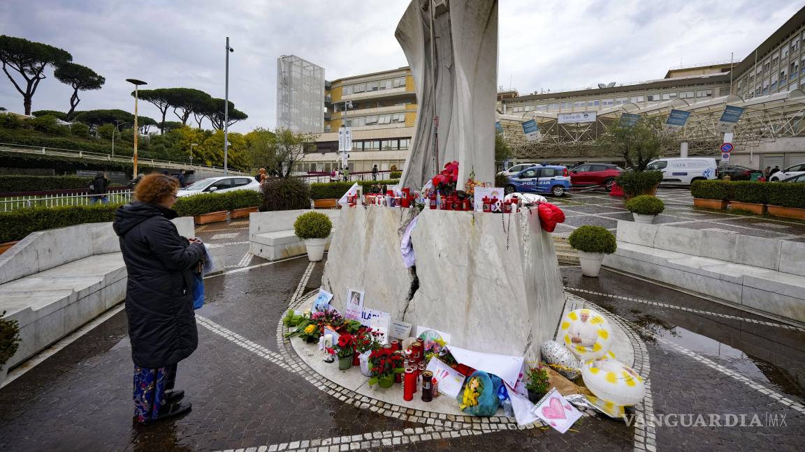 Papa Francisco muestra leve mejoría por neumonía