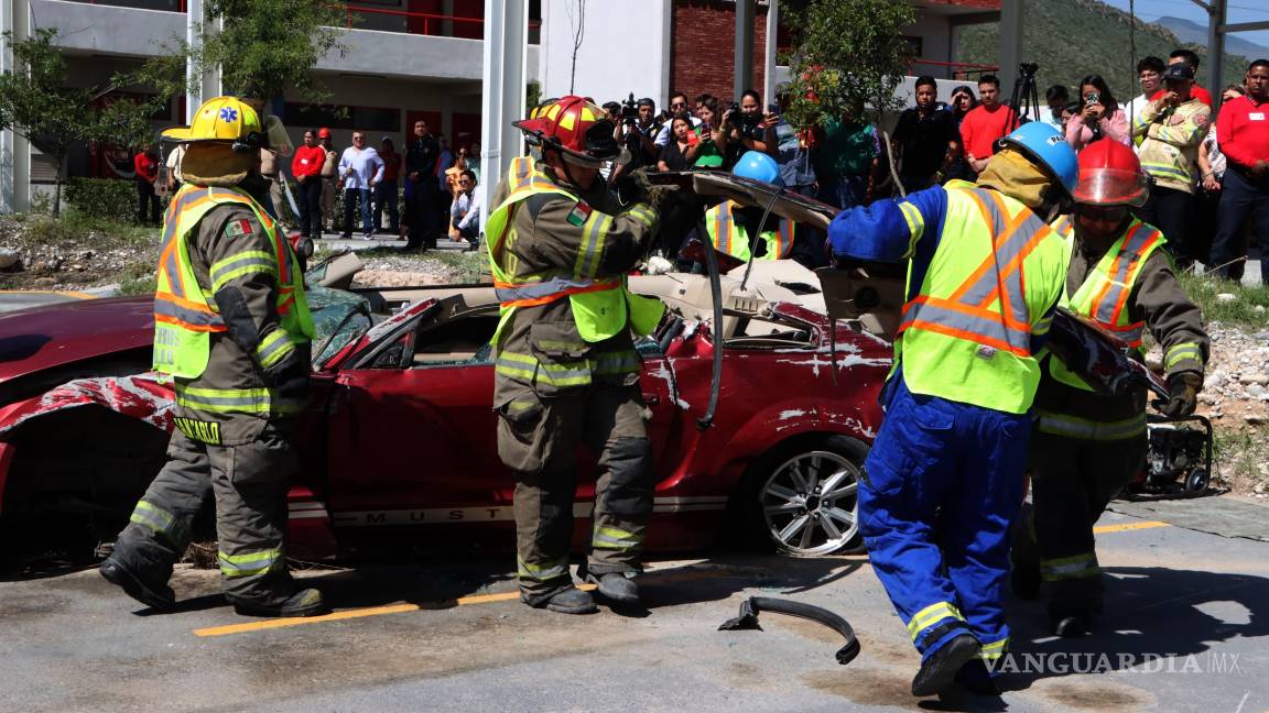 $!Bomberos realizaron simulacros de rescate en estructuras colapsadas y vehículos prensados como parte del cierre de instrucción.
