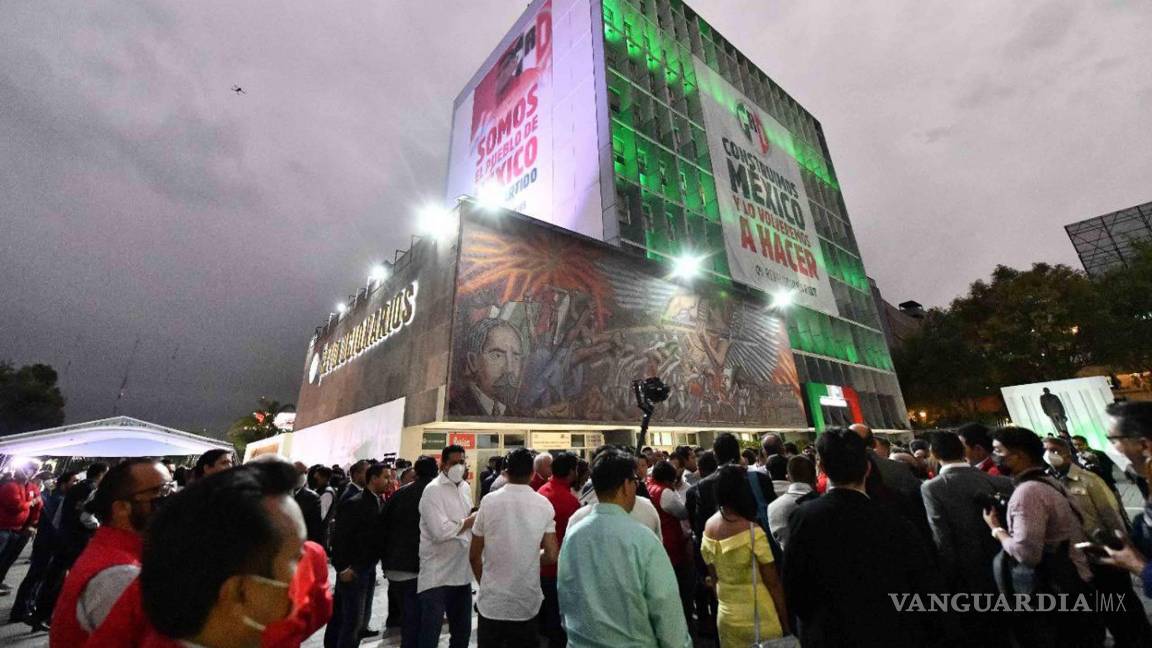 $!La continuidad de Alejandro Moreno como presidente del PRI será el epitafio de un partido histórico, que demuestra la intención del dirigente de apoderarse de lo que queda del tricolor para sus intereses personales, advirtieron politólogos y expertos en Derecho Electoral.