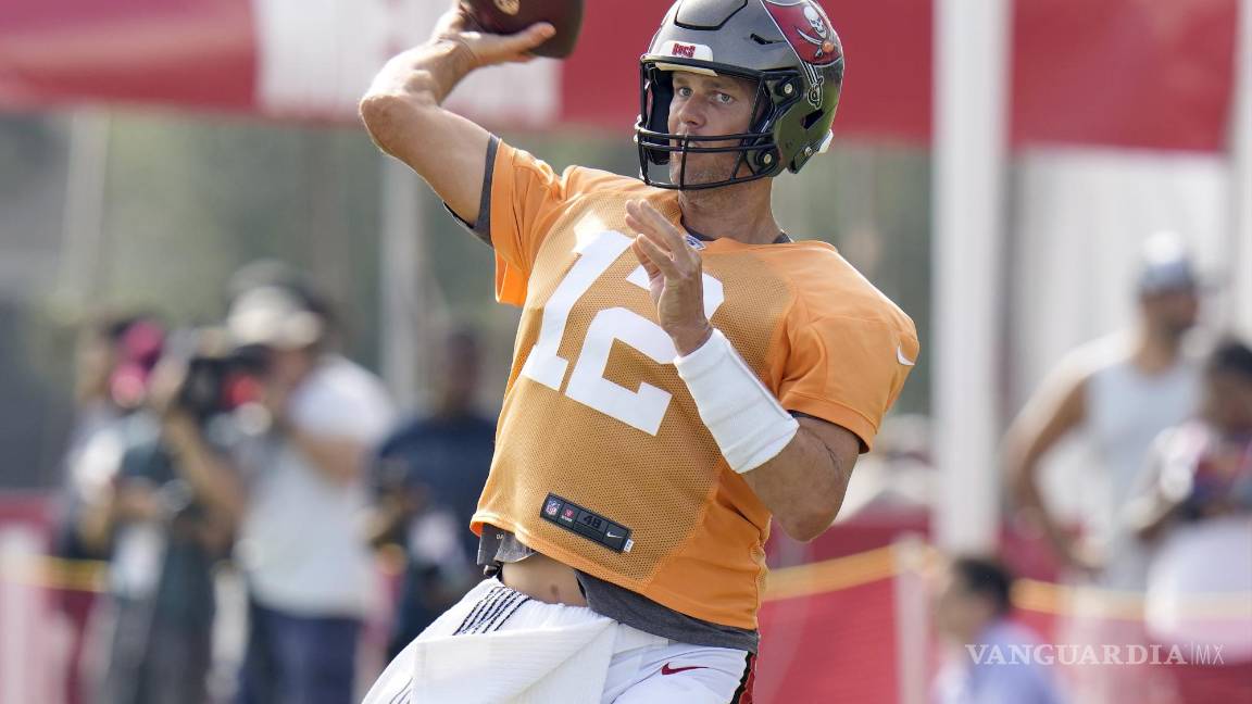 Tom Brady regresa a entrenar con los Buccaneers después de 11 días