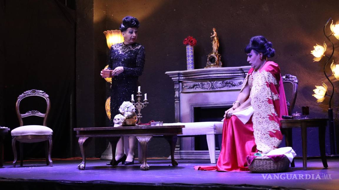 $!Entre penumbras ‘Las Vampiras Morales’ continúan su camino a las 100 representaciones