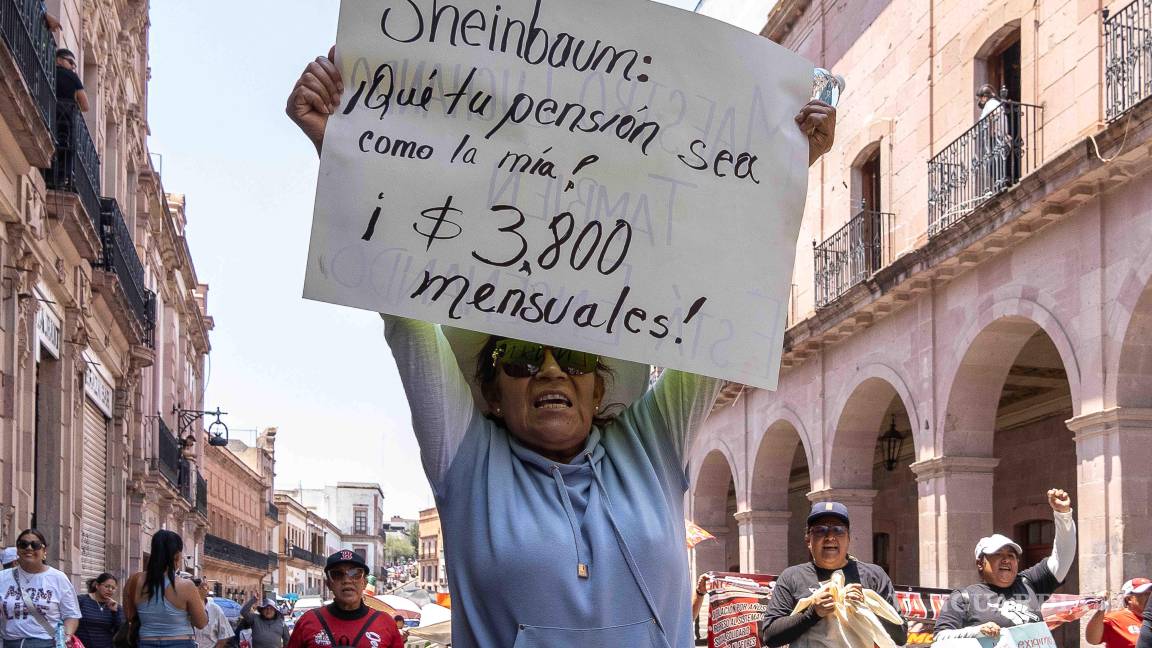 $!Alrededor de 20 mil maestros de Zacatecas protestaron para exigir la revocación de la Reforma a la Ley ISSSTE del 2007.