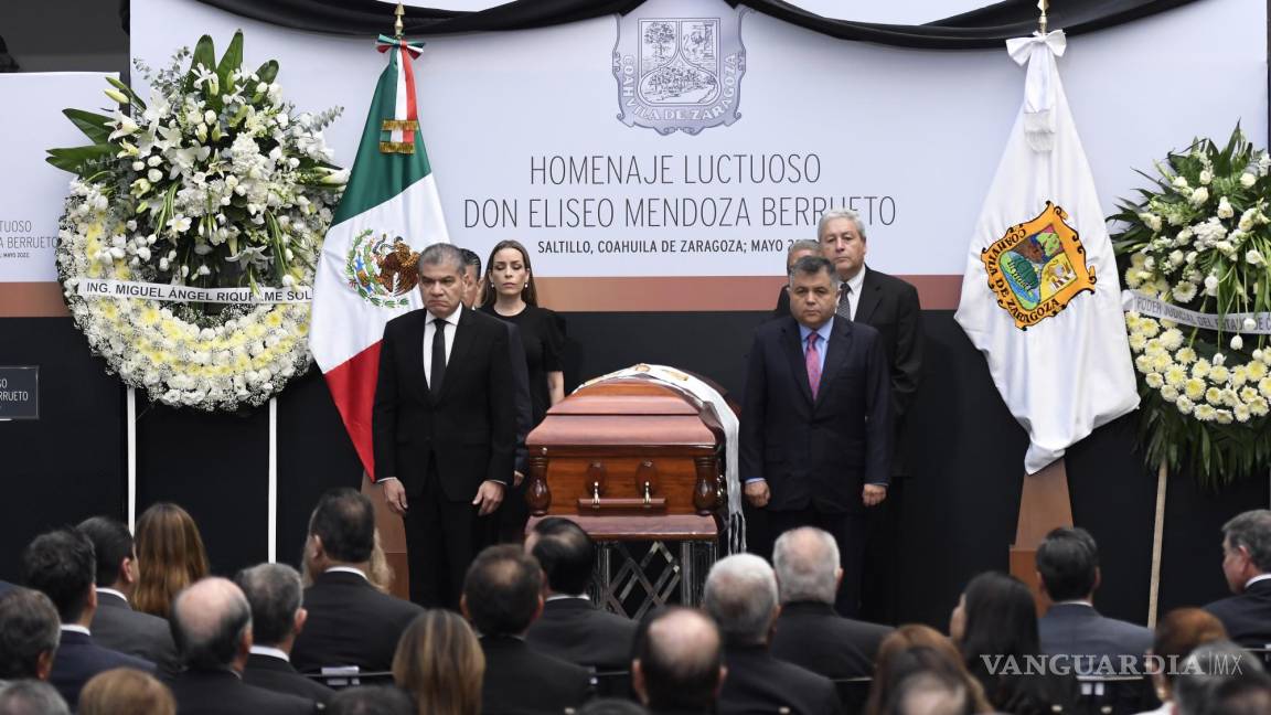 Miguel Riquelme encabeza homenaje póstumo de cuerpo presente del Ex Gobernador de Coahuila, Eliseo Mendoza
