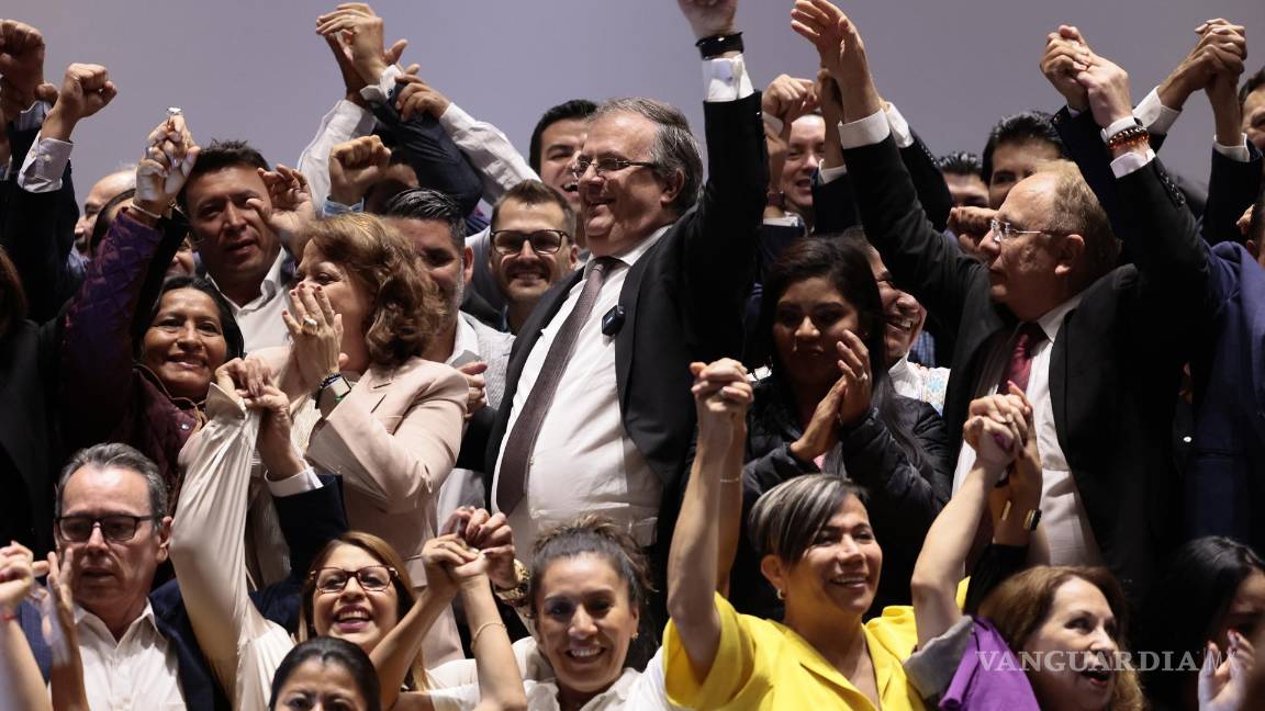 $!El canciller mexicano Marcelo Ebrard participa en una rueda de prensa en un Hotel de la Ciudad de México.