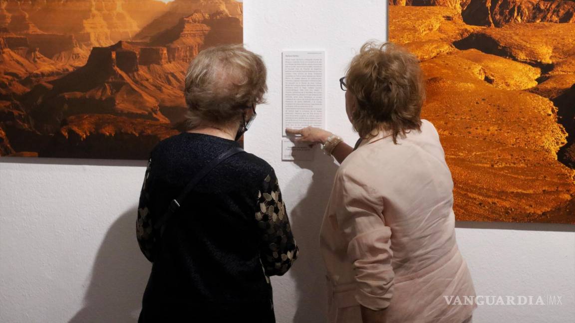 $!Inauguran exposición fotográfica “El desierto para creadoras de Nueva York” en el MUDE