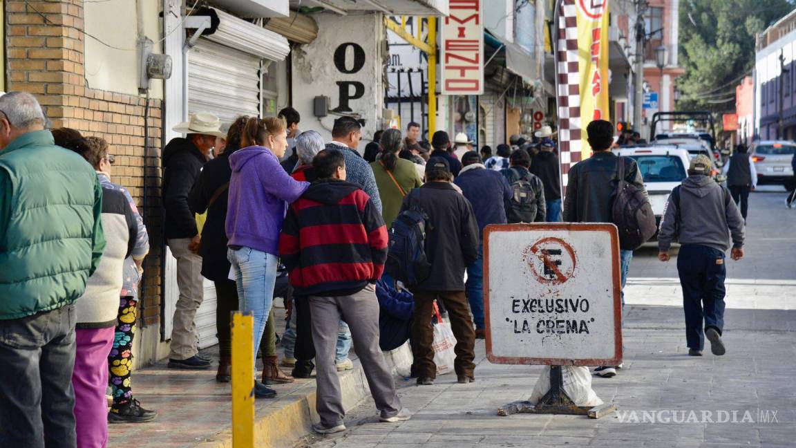 $!Los beneficiarios afectados, expresaron su preocupación por la demora en el cajero de la sucursal del Bienestar.