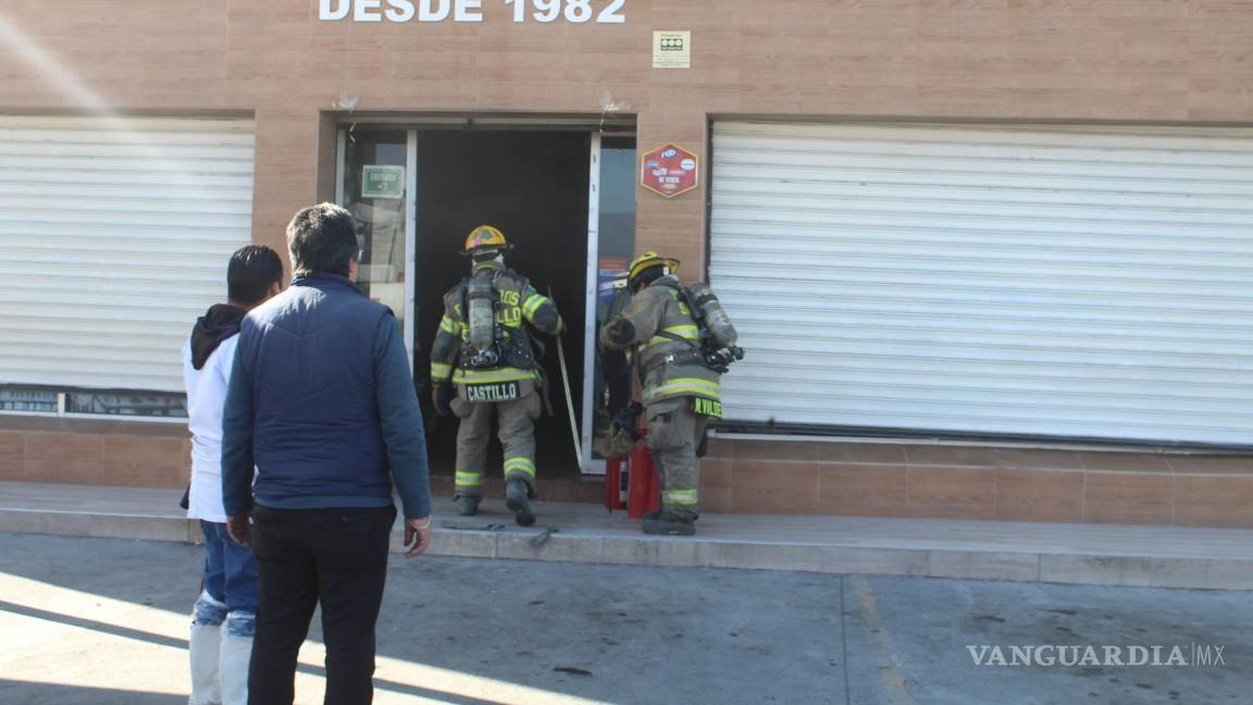 Descuido provoca incendio de manteca en carnicería de Saltillo; evacúan a 20