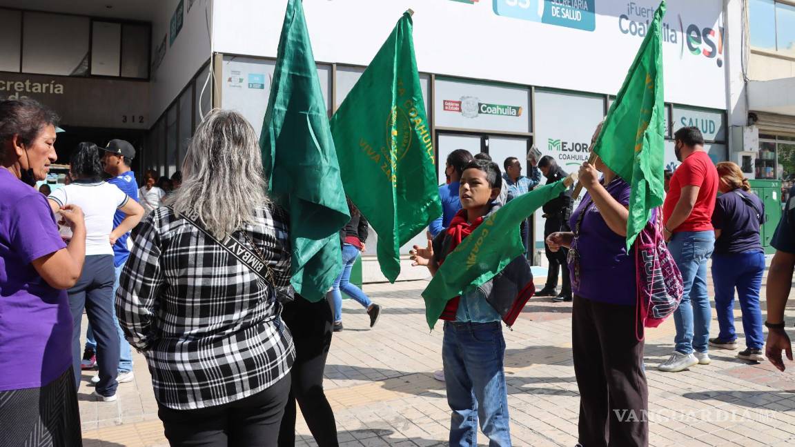 UNTA se manifiestan en Secretaría de Salud para pedir servicio médico y medicamentos