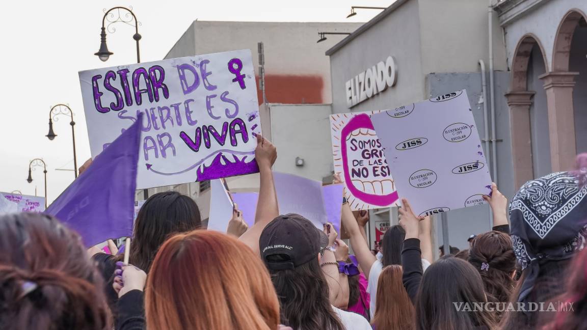 $!Muchas voces, un clamor: mujeres marchan en el 8M por una vida libre de violencia en Saltillo