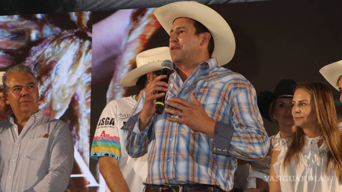 $!El alcalde Javier Díaz González destacó la seguridad y el ambiente familiar durante el exitoso evento gastronómico.