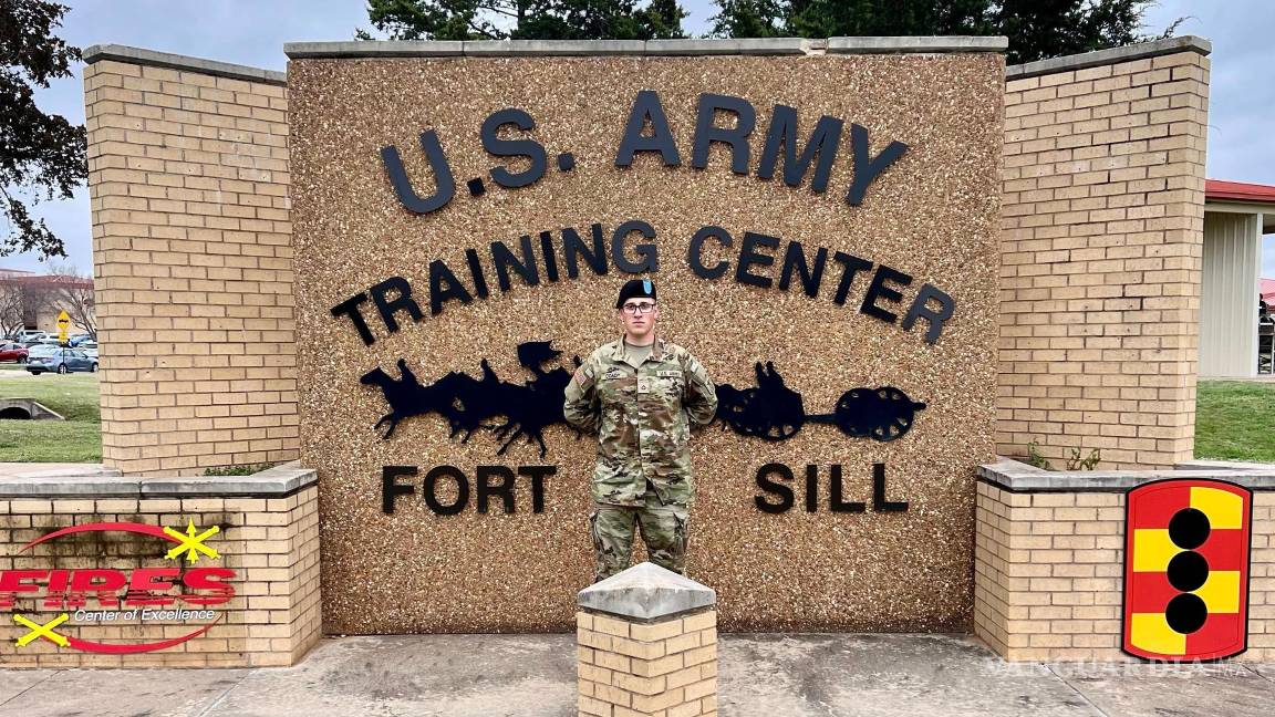 $!Foto entregada por Andrew Coady que muestra a su hijo Declan Coady el día de su graduación en su base militar en Fort Sill, Oklahoma.