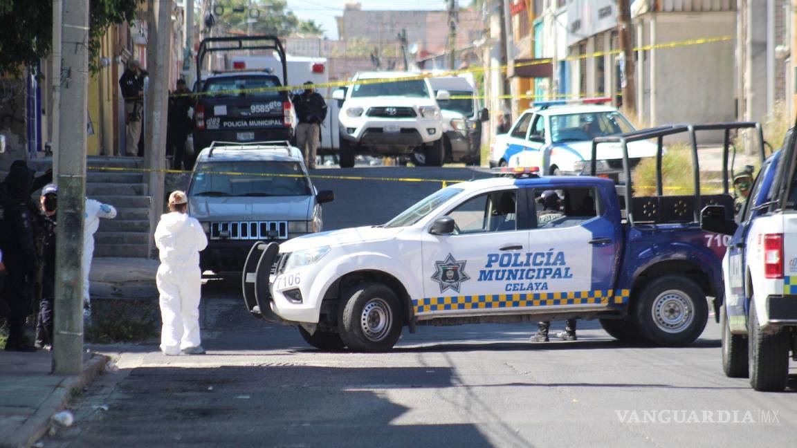 $!Dos policías de Tránsito y vialidad de Celaya, Guanajuato, fueron asesinados por atcantes armados en el centro de la ciudad.