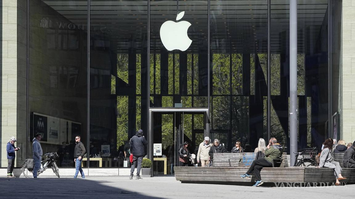 $!“La idea de fabricar los iPhones en Estados Unidos es inviable”, expuso Dan Ives, analista de Wedbush Securities