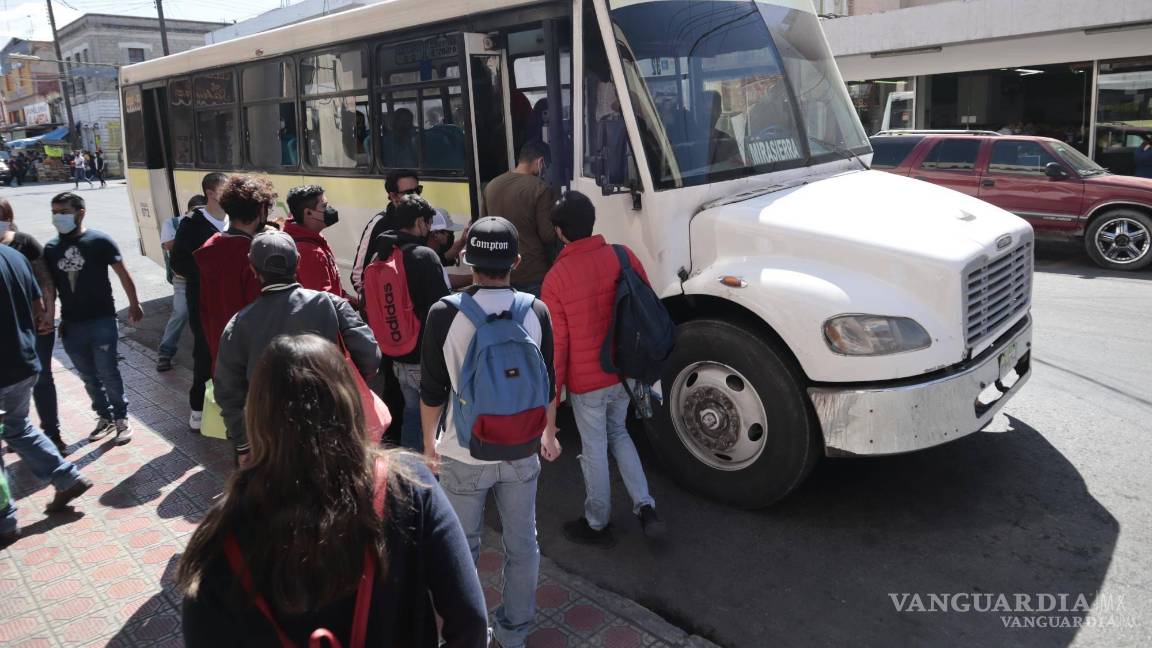 $!El número de unidades del transporte público sigue siendo bajo, sobre todo, después de la pandemia.