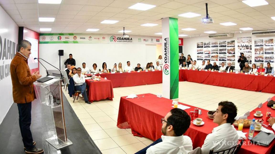 $!El gobernador saliente anunció que el 1 de diciembre, Manolo Jiménez Salinas tomará protesta como su sucesor, llamando a la acción al PRI para respaldar al nuevo gobernador.